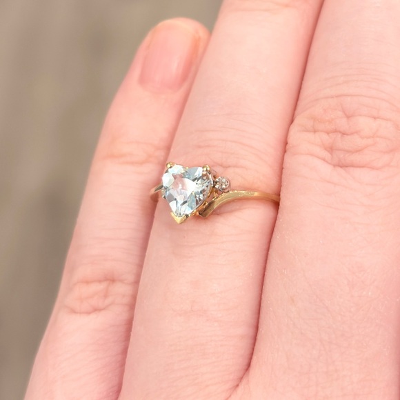 Vintage 10K Yellow Gold Blue Topaz Heart Ring: Diamond Accent, Size 6 - Picture 5 of 9